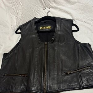 NWOT Danier Midnight Black Leather Vest Sz S
